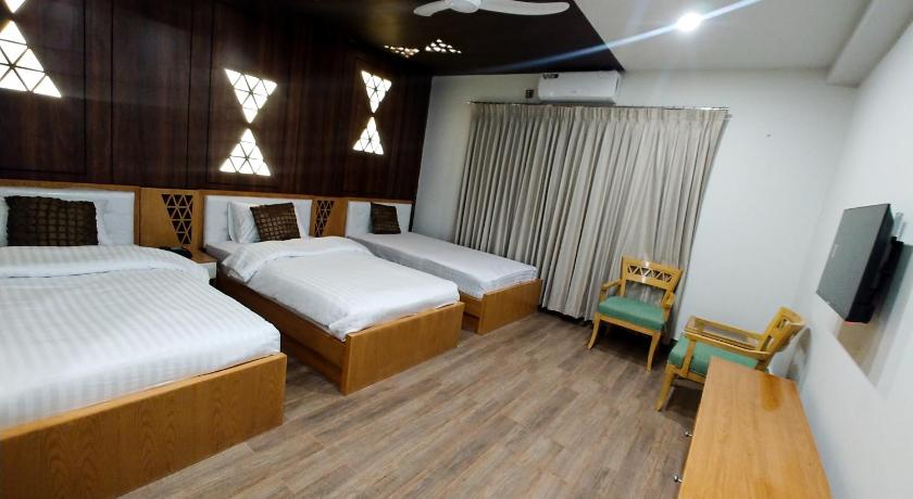 grand hotel quetta — Room